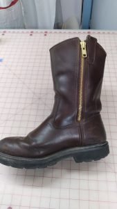 boot with zipper